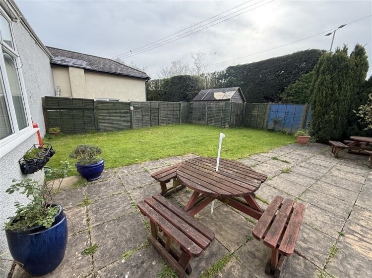 Versatile property offering a ready-made B&B / restaurant trade For Sale in Crediton Photo 11