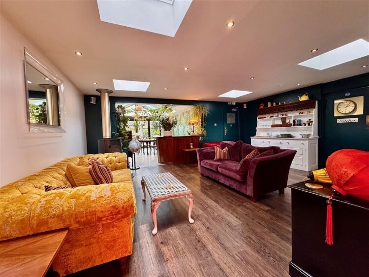 Charming Boutique Guest House set in the heart of the South Hams For Sale in Kingsbridge