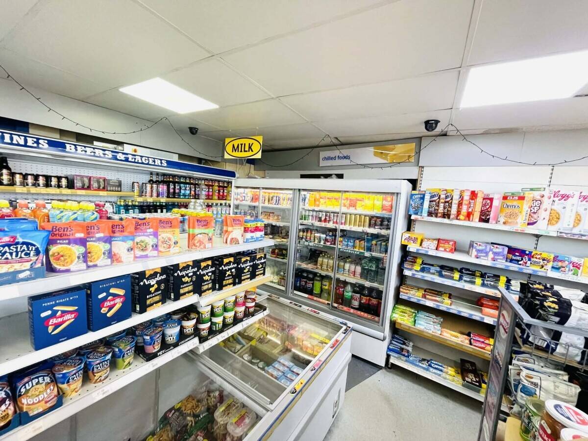 Off-license shop to sale