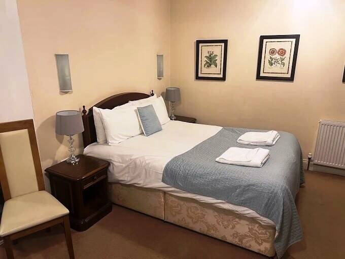 4-STAR BED & BREAKFAST / GUEST HOUSE - FOR SALE - BOGNOR REGIS WEST SUSSEX