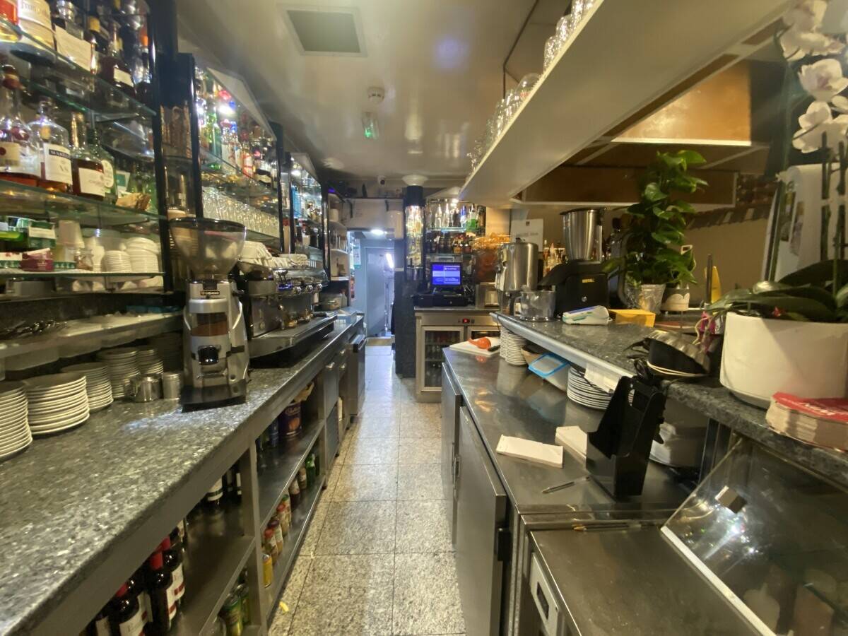Long-Established, Iconic, Profitable Portuguese Restaurant and Bar -South London Photo 11