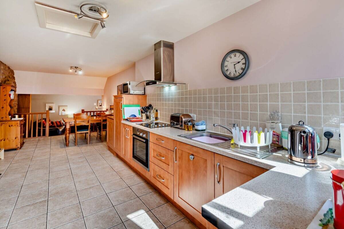 An exceptional house comprising 4 cottages (previously used as holiday rental), paddock and land. Photo 11