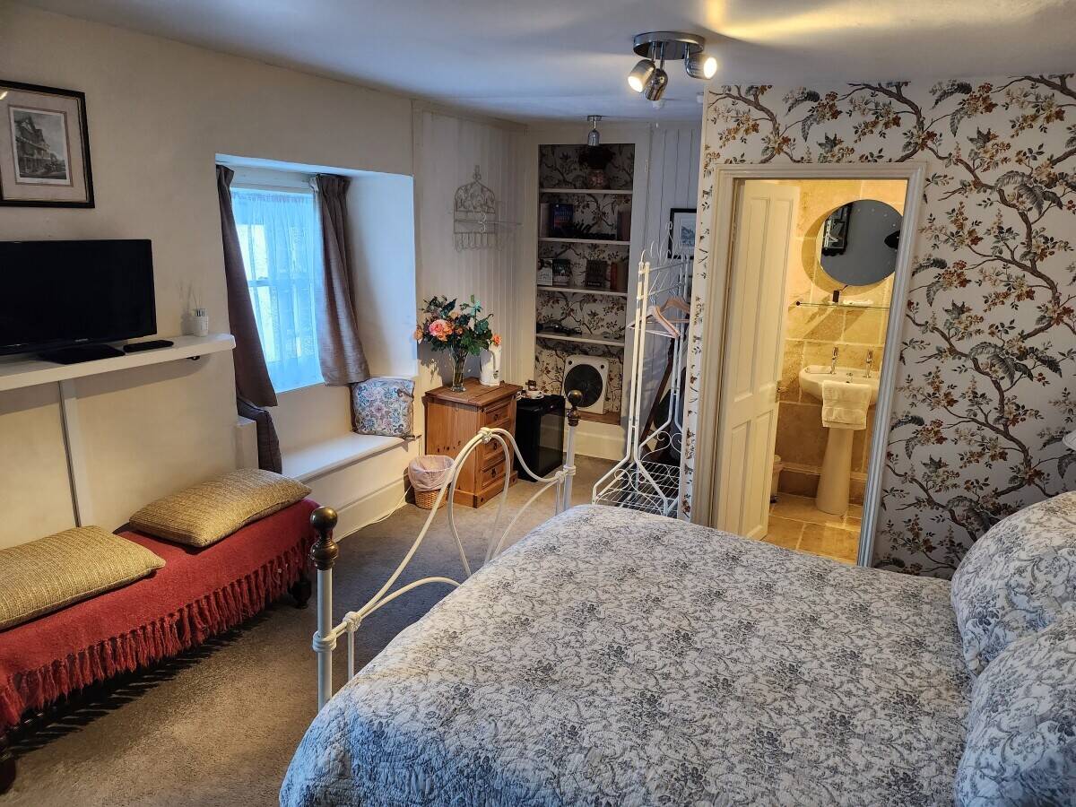 DEVON - B&B AND BISTRO IN CENTRE OF PICTURESQUE SOUTH HAMS HARBOUR TOWN Photo 11