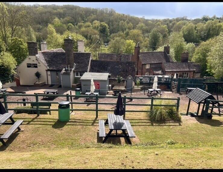 SHROPSHIRE - WORLD HERITAGE SITE - WELL-APPOINTED PUBLIC HOUSE WITH ESTABLISHED PROFITABLE BUSINESS
