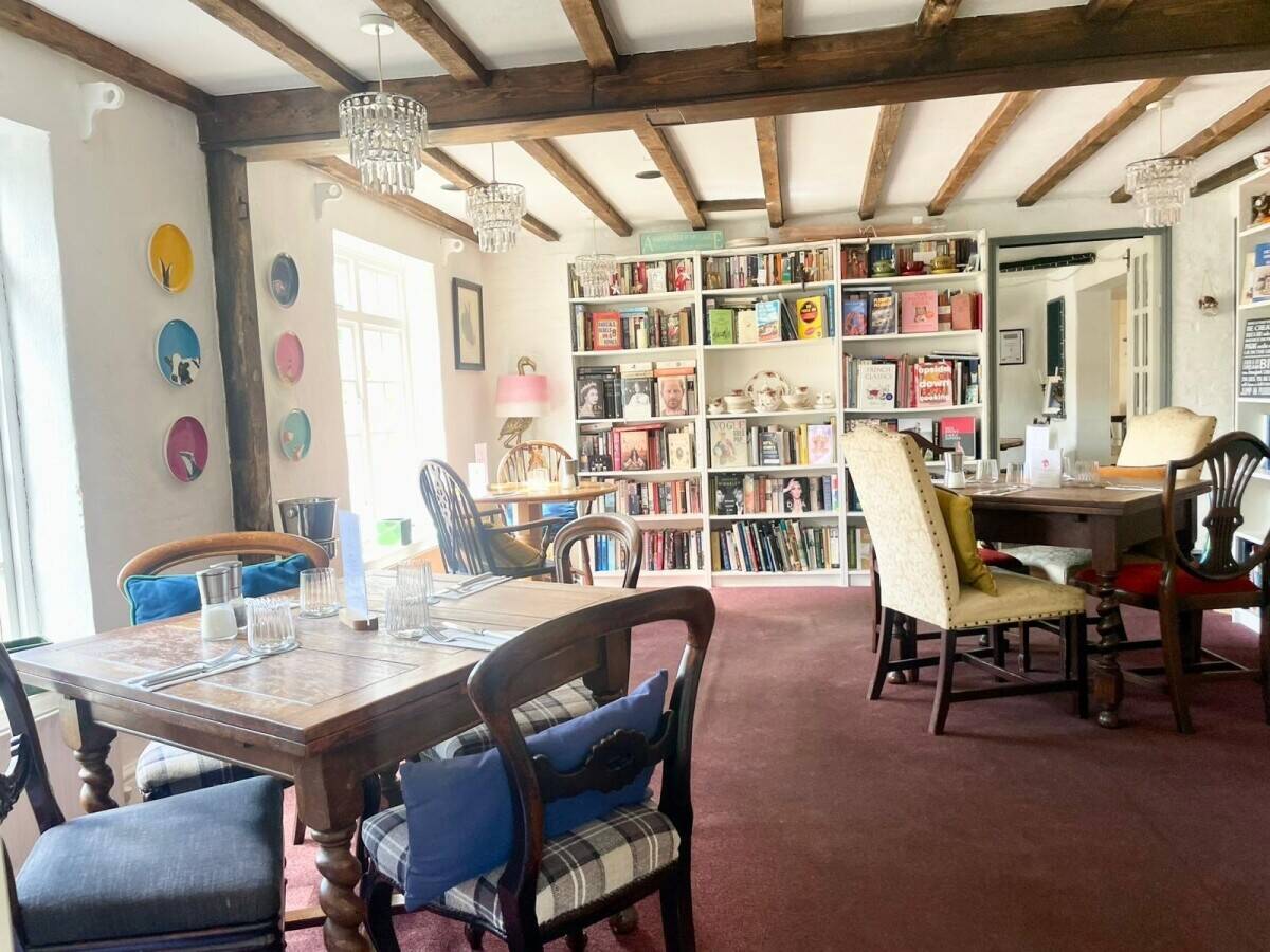 LINCOLNSHIRE - 5 BEDROOM PUB WITH DETACHED BREWERY