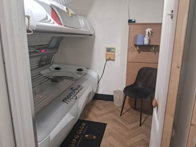 Clipo Glow Tanning Lounge Photo 11