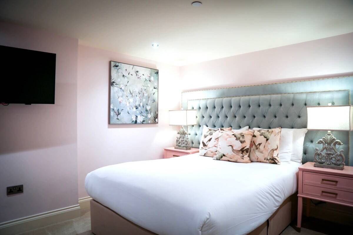 CHESTER CITY CENTRE - 16 LUXURY APARTHOTEL APARTMENTS BAR/RESTAURANT & P/P FOR AN ADDITIONAL 7 UNITS