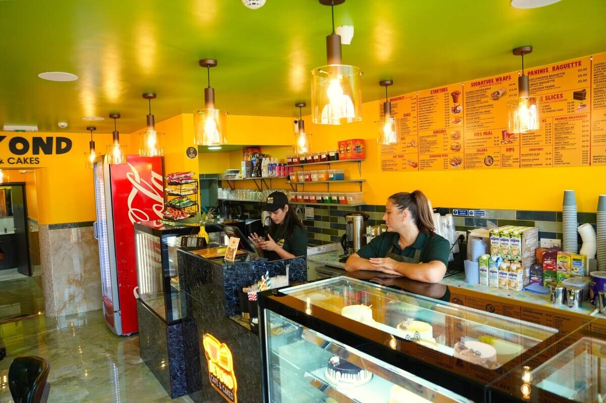 Stylish Modern Caf&eacute; Business For Sale near Brentwood Station- High footfall Photo 11