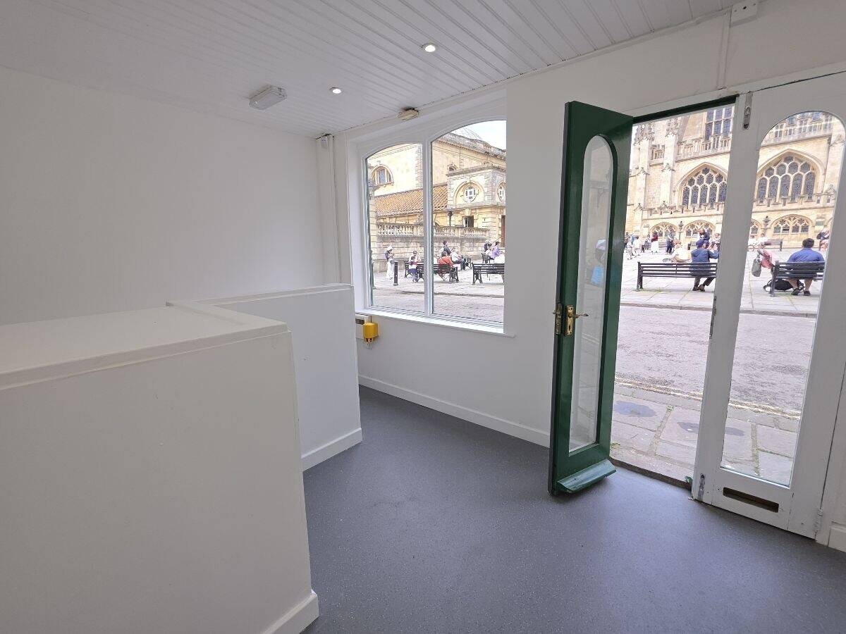 Bath City Centre Overlooking Abbey & Roman Baths - New Lease Available