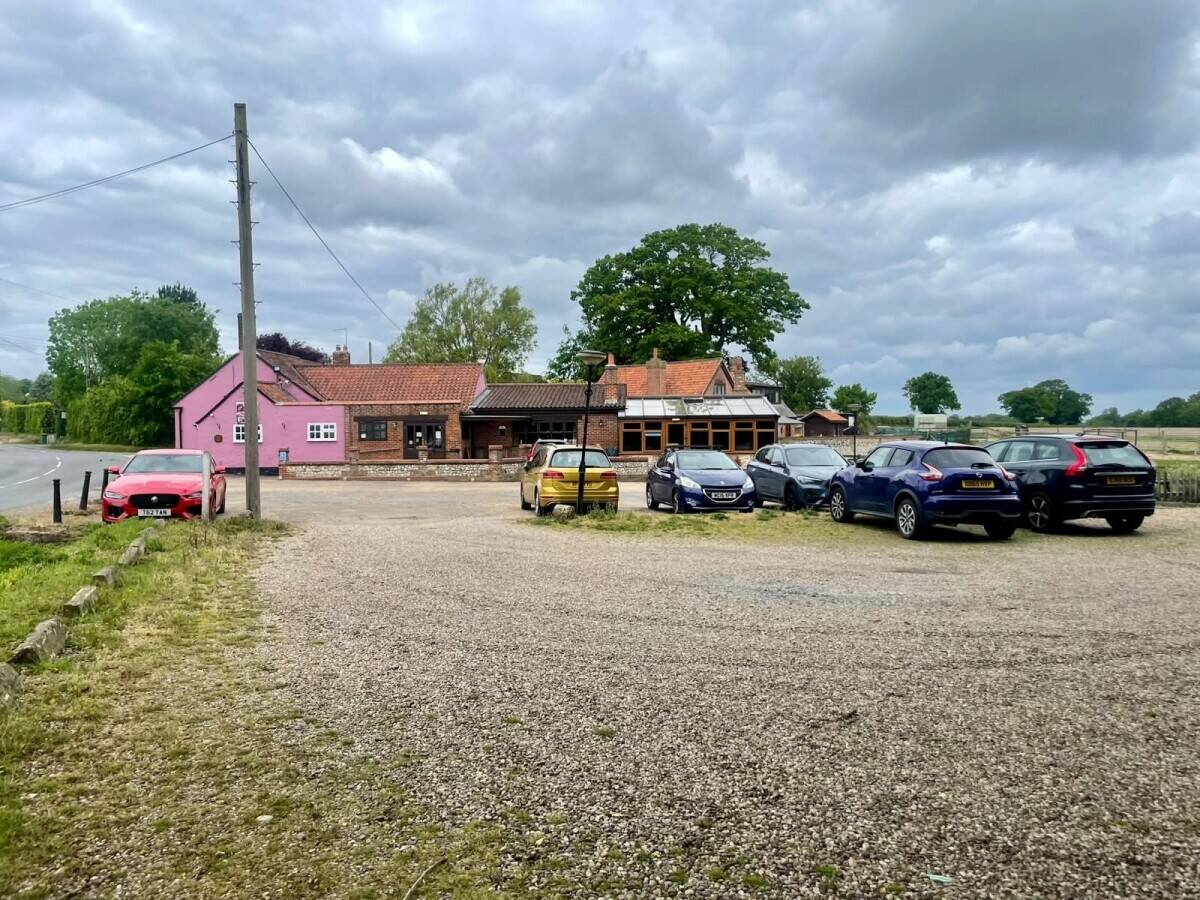 NORFOLK - FOOD-LED COUNTRY PUB WITH LARGE CAR PARK AND THREE LETTING ROOMS Photo 11