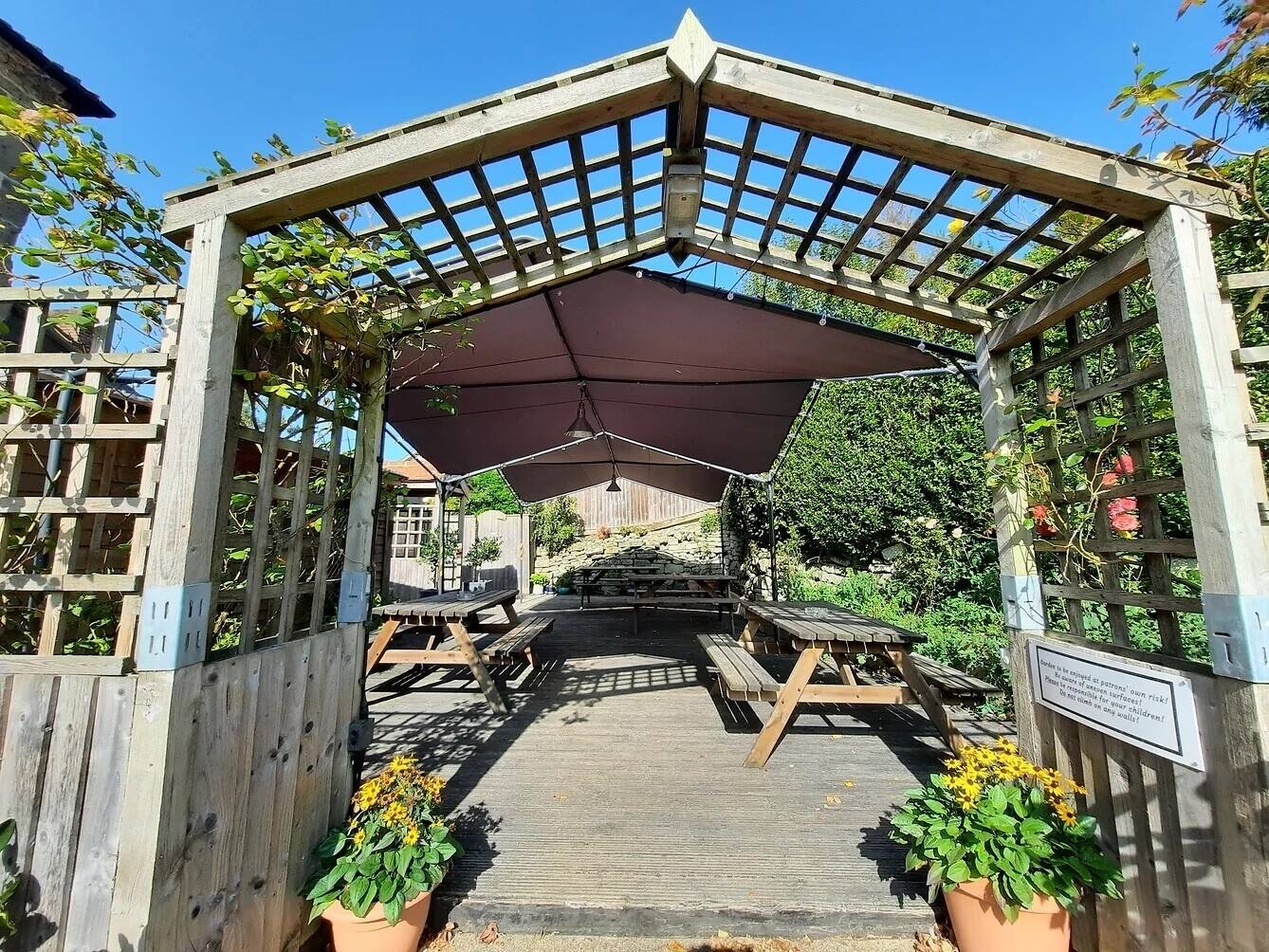 WILTSHIRE - PRESTIGIOUS VILLAGE FREEHOUSE WITH LETTING ACCOMMODATION