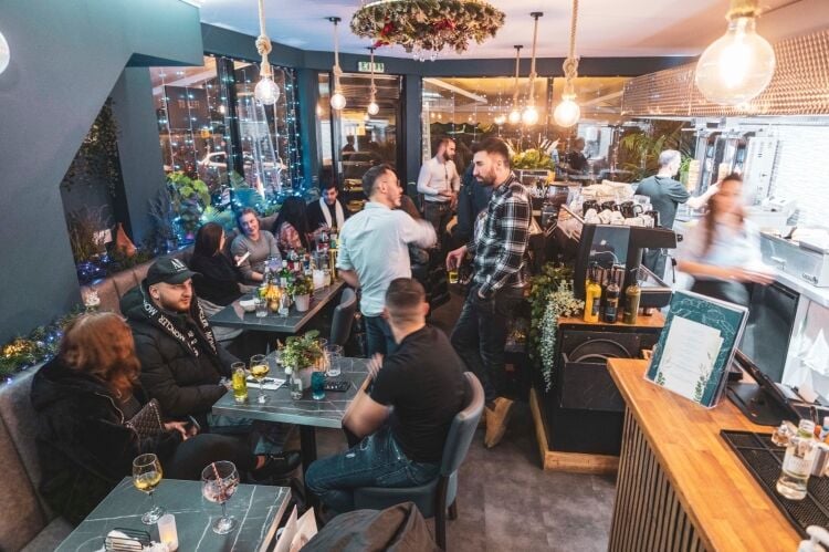 Busy, Popular, Spacious Greek Restaurant Kingston Upon Thames, SW London Photo 11