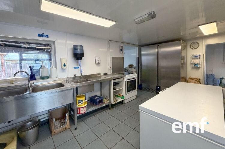 Popular Seaside Freehold Fish & Chip Shop & Restaurant Photo 11