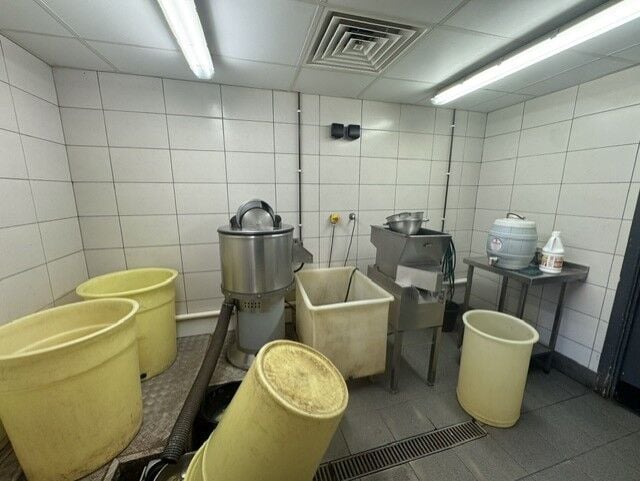 Leasehold Fish & Chip Takeaway Located In Smith’s Wood, Birmingham Photo 11