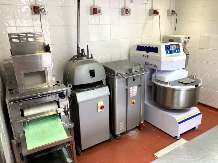 VERSATILE EMPTY HIGH STREET PREMISES