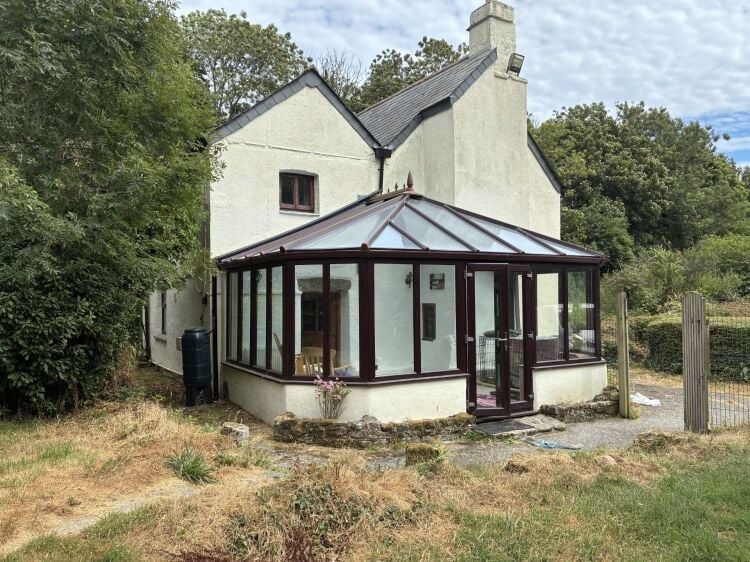 Highly Rated Boarding Kennels and Cattery with detatched 5 Bedroom House