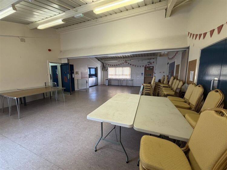 Vacant Unit For Sale in Leeds
