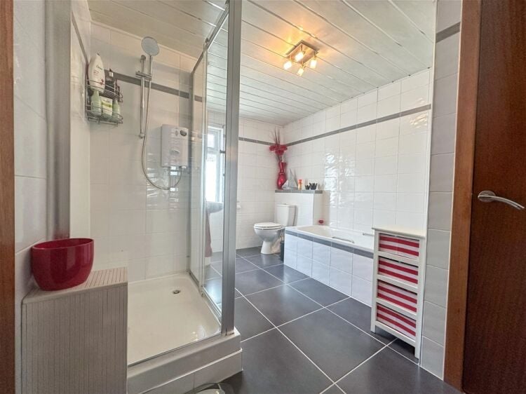 Empire Travel Lodge