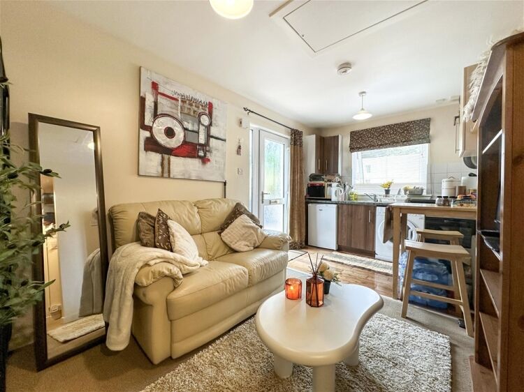 House of Multiple Occupancy and Self Contained Annex