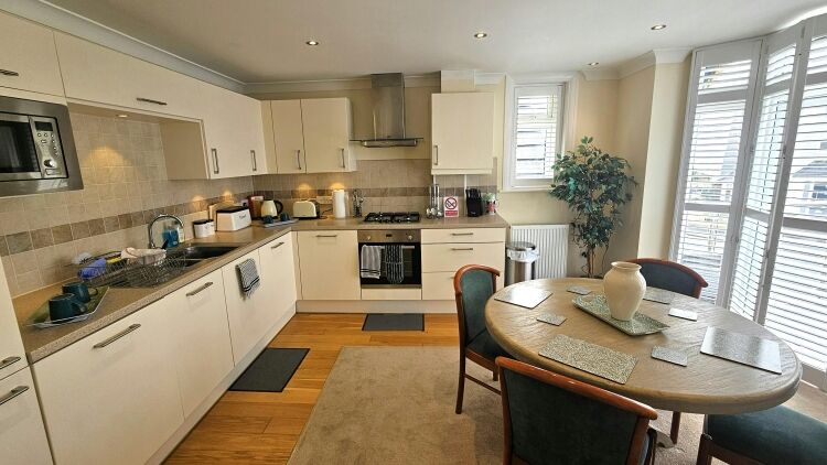 10/10 Rated Holiday Letting Home & Income - Sea Views Photo 11