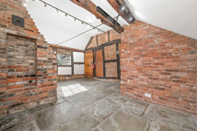 Charming Commercial Property To-Let Located In Claverdon Photo 11