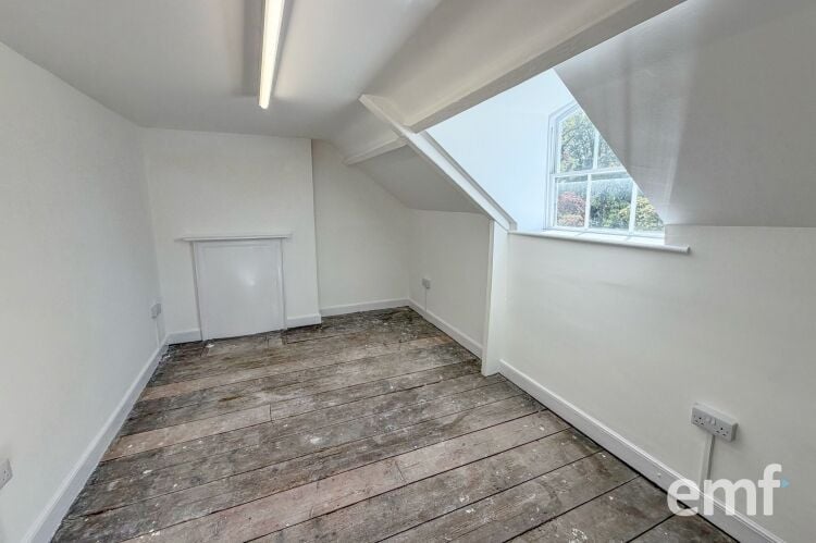 Freehold Commercial Investment Photo 11