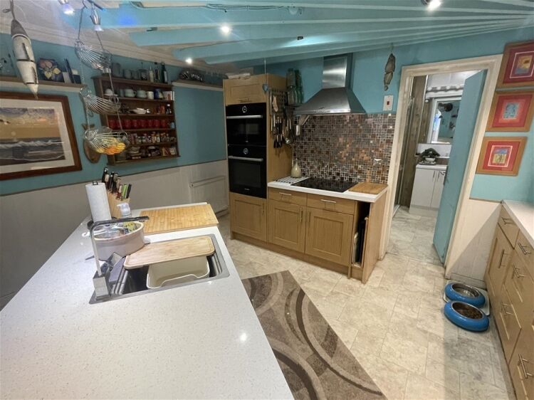 Seaside Town 19-Bed HMO with Extensive Owners Accommodation For Sale in Paignton Photo 11