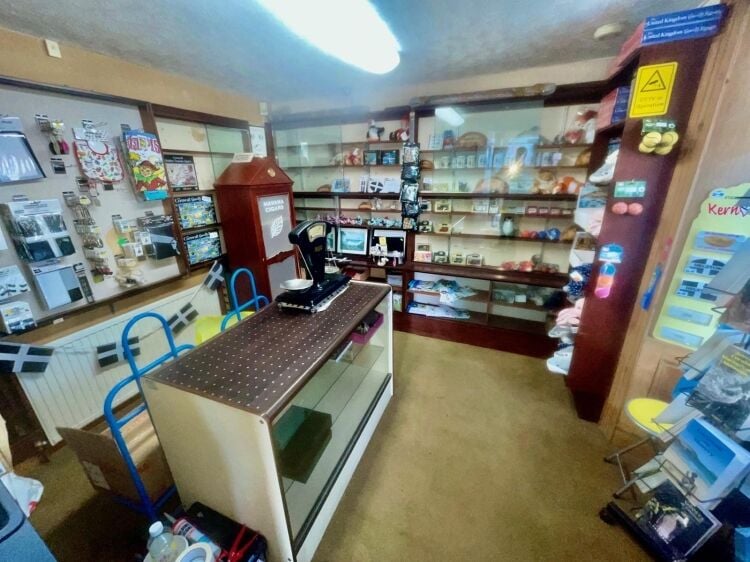 Freehold Newsagents Located In Helston Photo 12