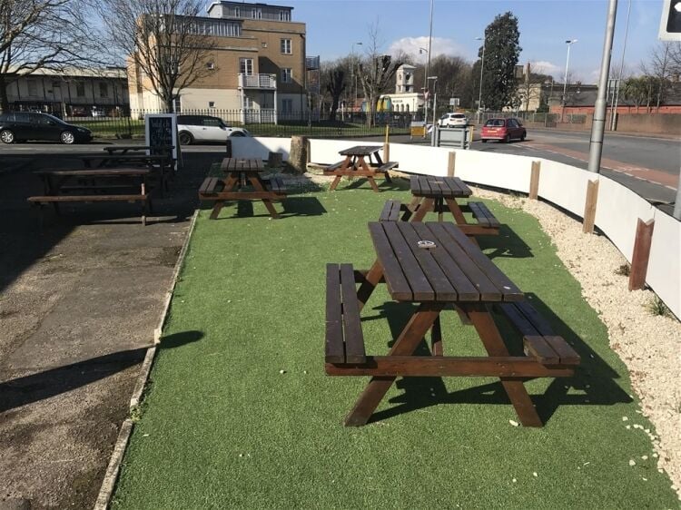 POPULAR PUBLIC HOUSE & FUNCTION VENUE WITH ROOMS IN HAMPSHIRE