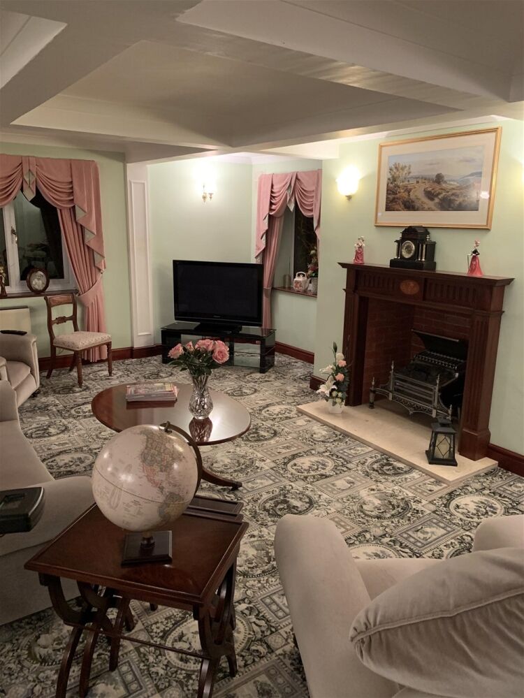 FREEHOLD ARTISAN BAKERY WITH SUPERB PRIVATE APARTMENT IN WOORE