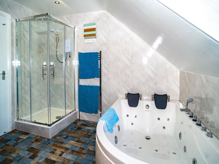 Beautiful Guest House For Sale Photo 12