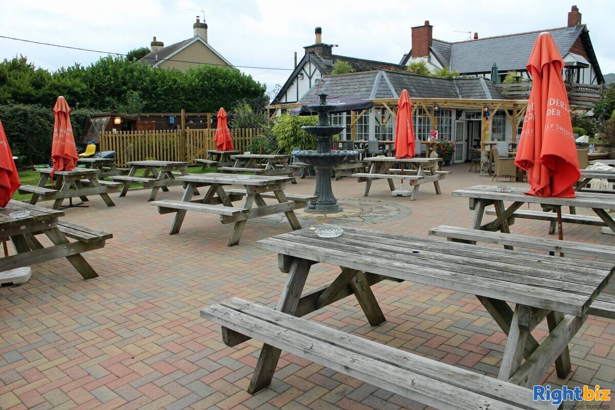 GWENT - WELL KNOWN FOOD LED COUNTRY PUB WITH PANORAMIC VIEWS OF SURROUNDING COUNTRYSIDE Photo 12