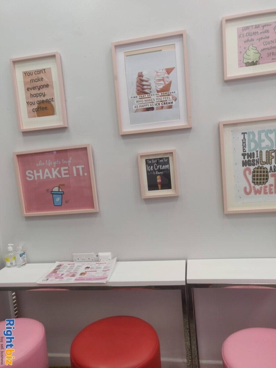 Desserts / bubble tea  shop/ cafe for sale in Cwmbran shopping centre south wales Photo 12