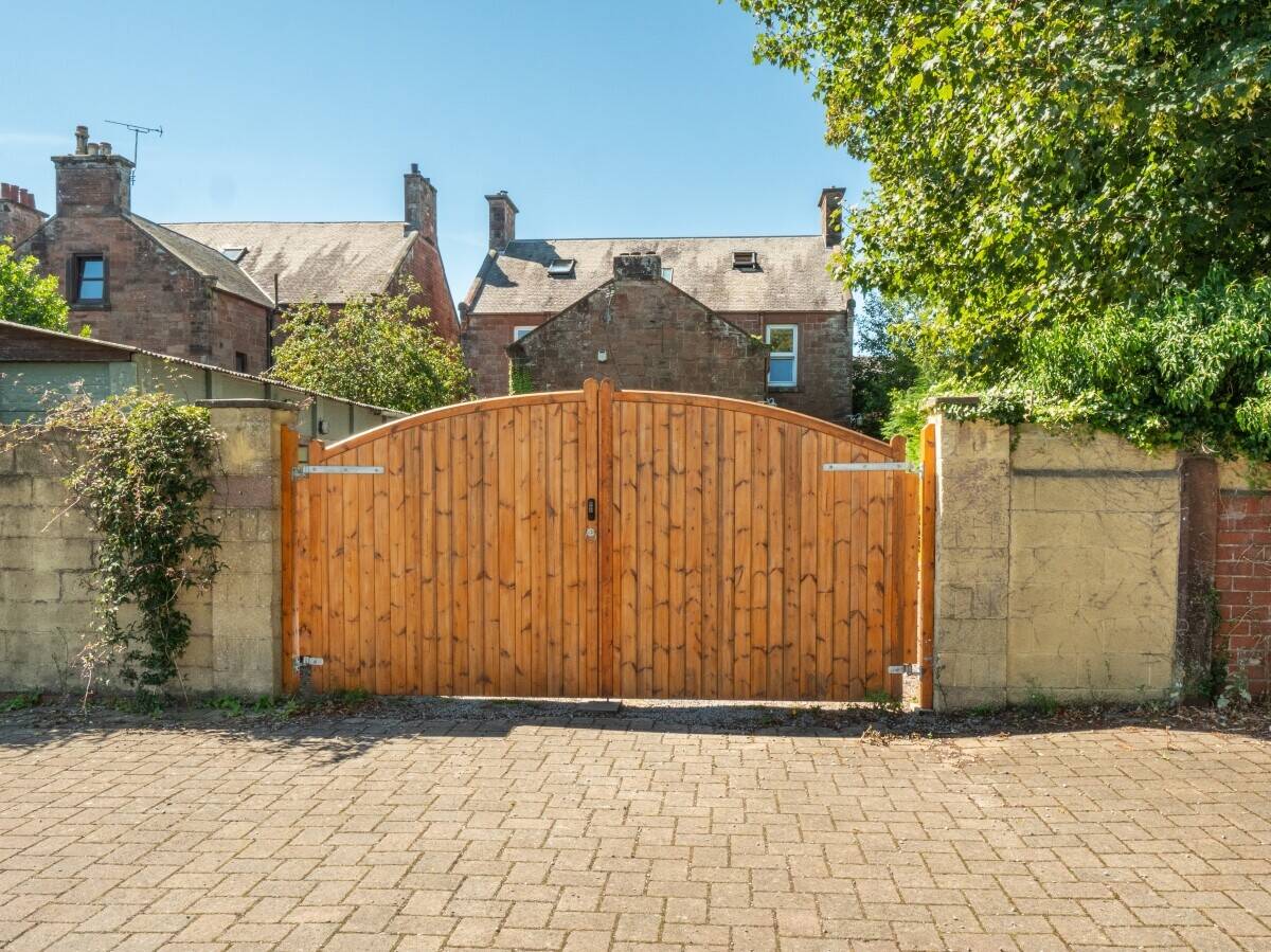 Popular Victorian Guest House in Annan
