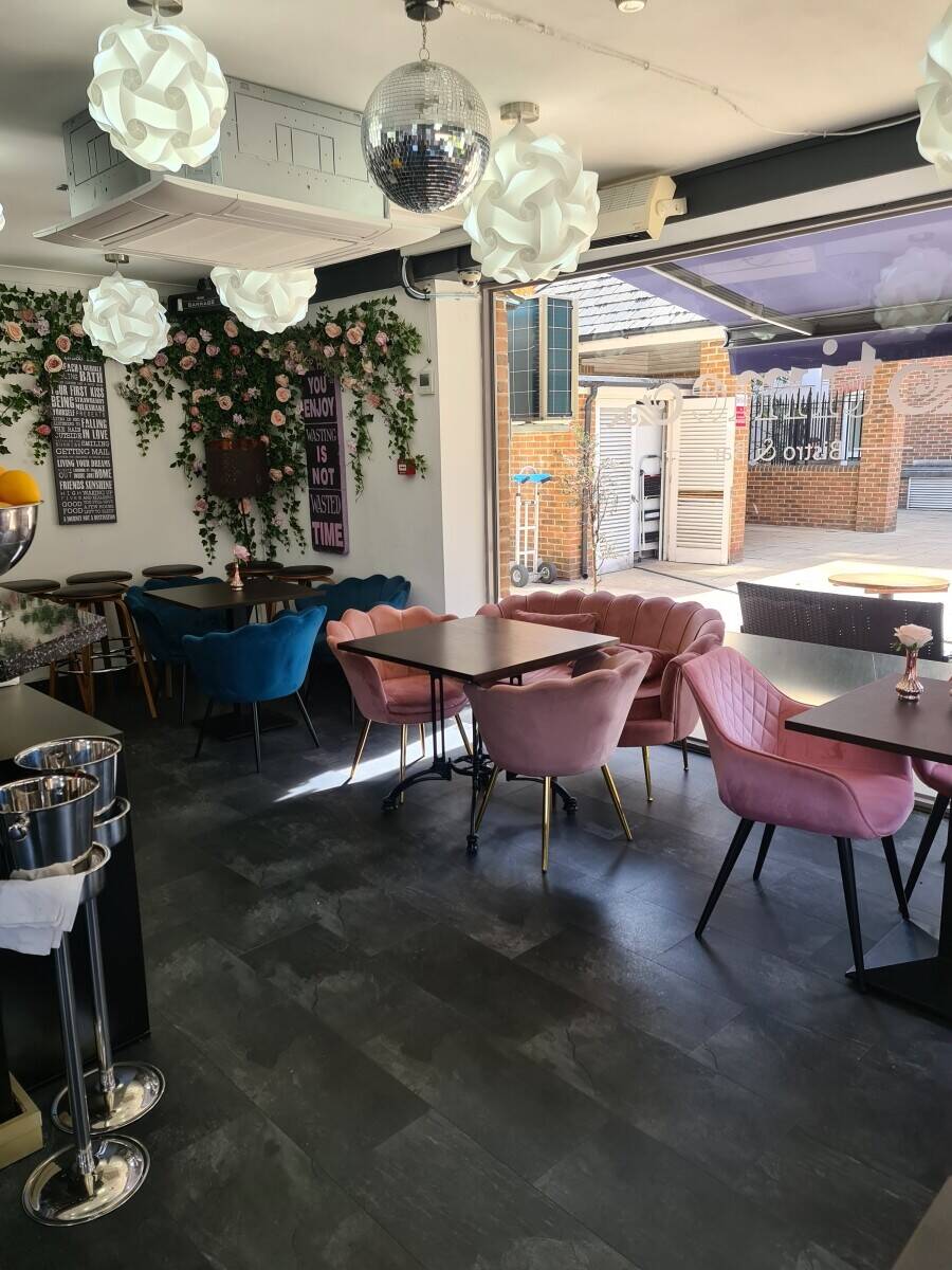 Leasehold Bistro & Bar for Sale , Open for Partnership