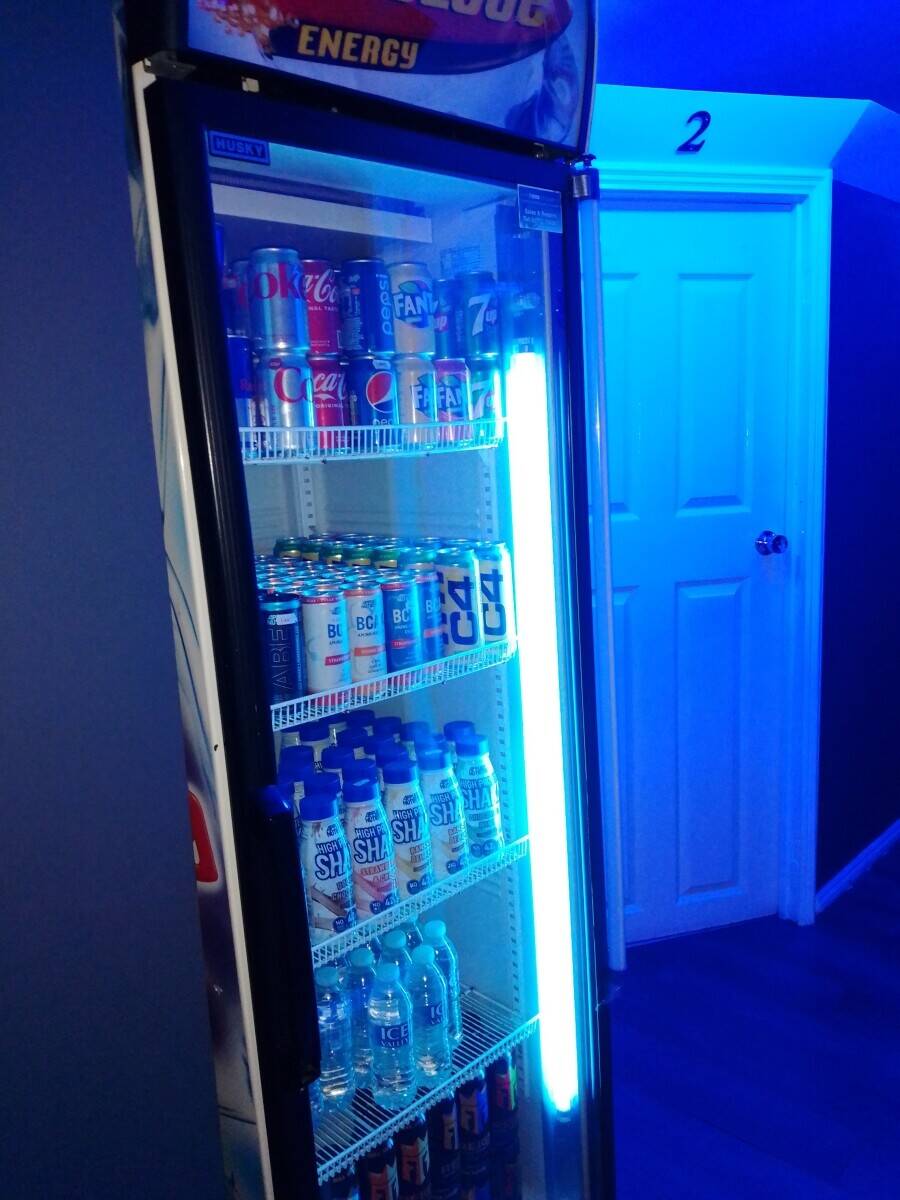 Newly refurbished Tanning Salon and Supplement. Photo 12