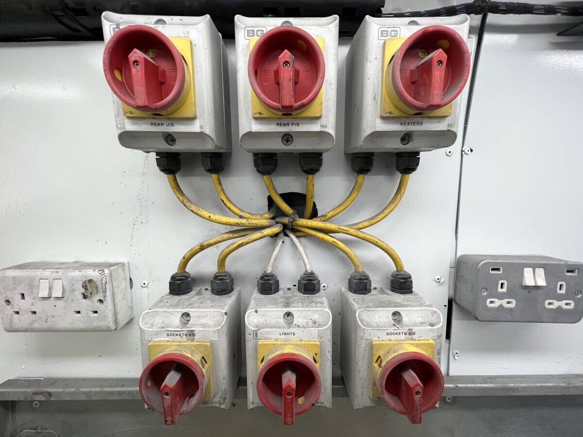 Mobile alloy wheel and smart repair van