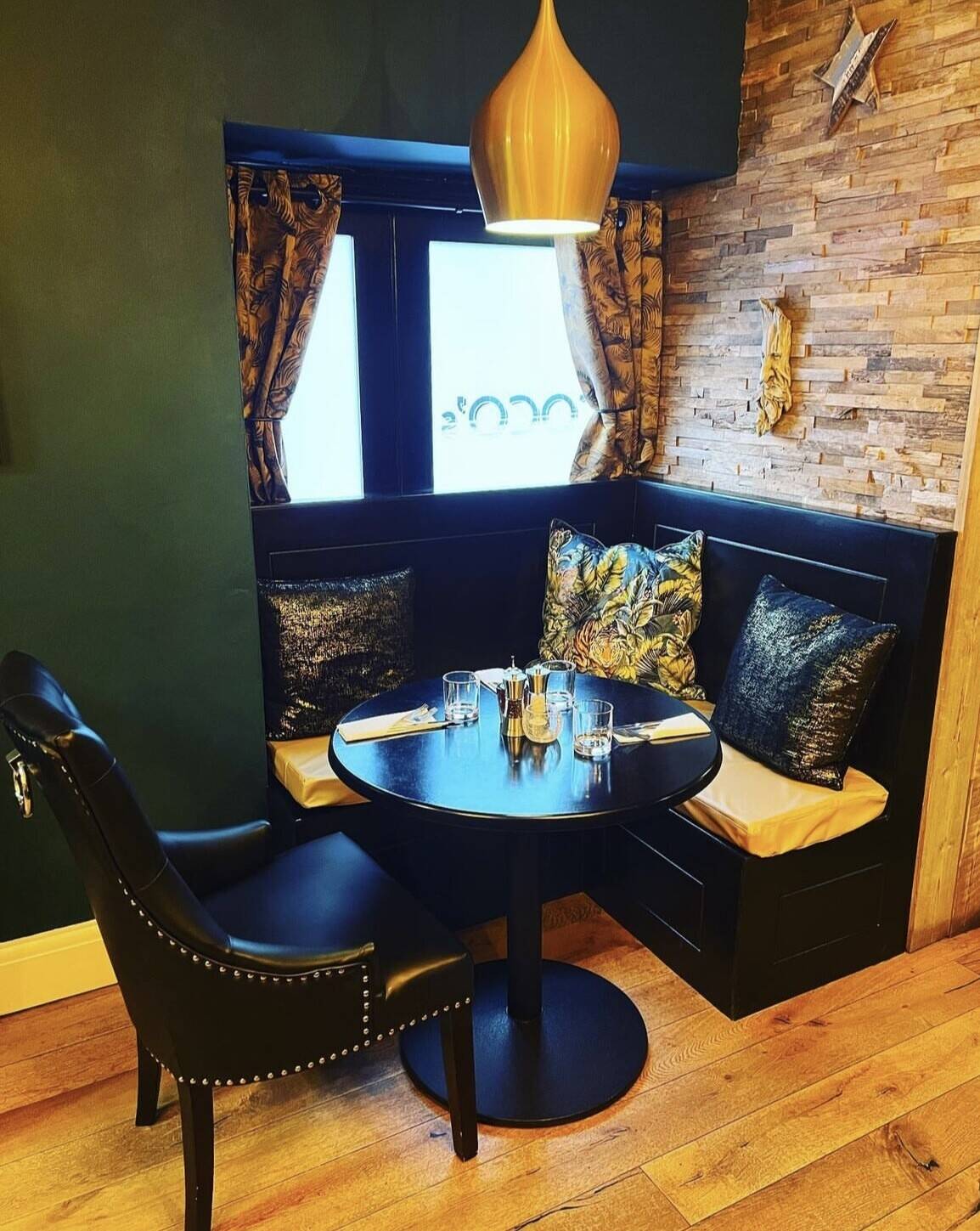 Beautiful bespoke restaurant, located on Milford Haven Marina Photo 12