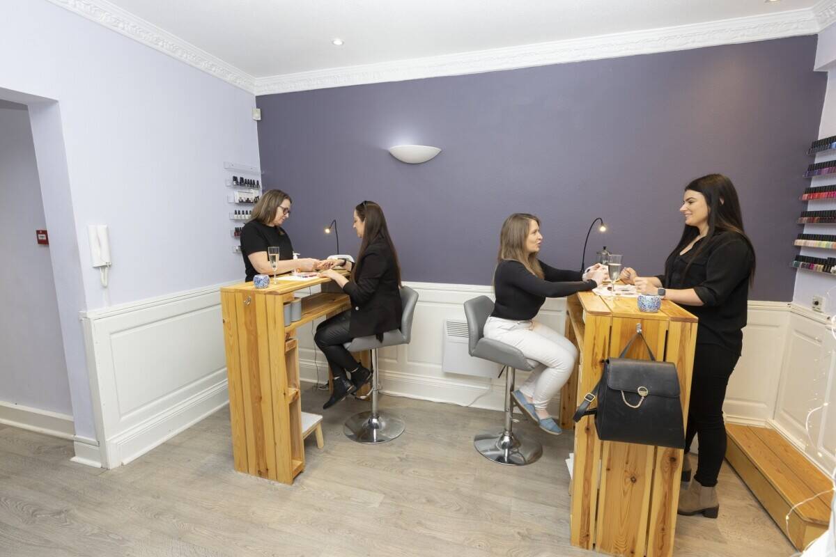 Established award-winning salon for sale in Edinburgh Photo 12