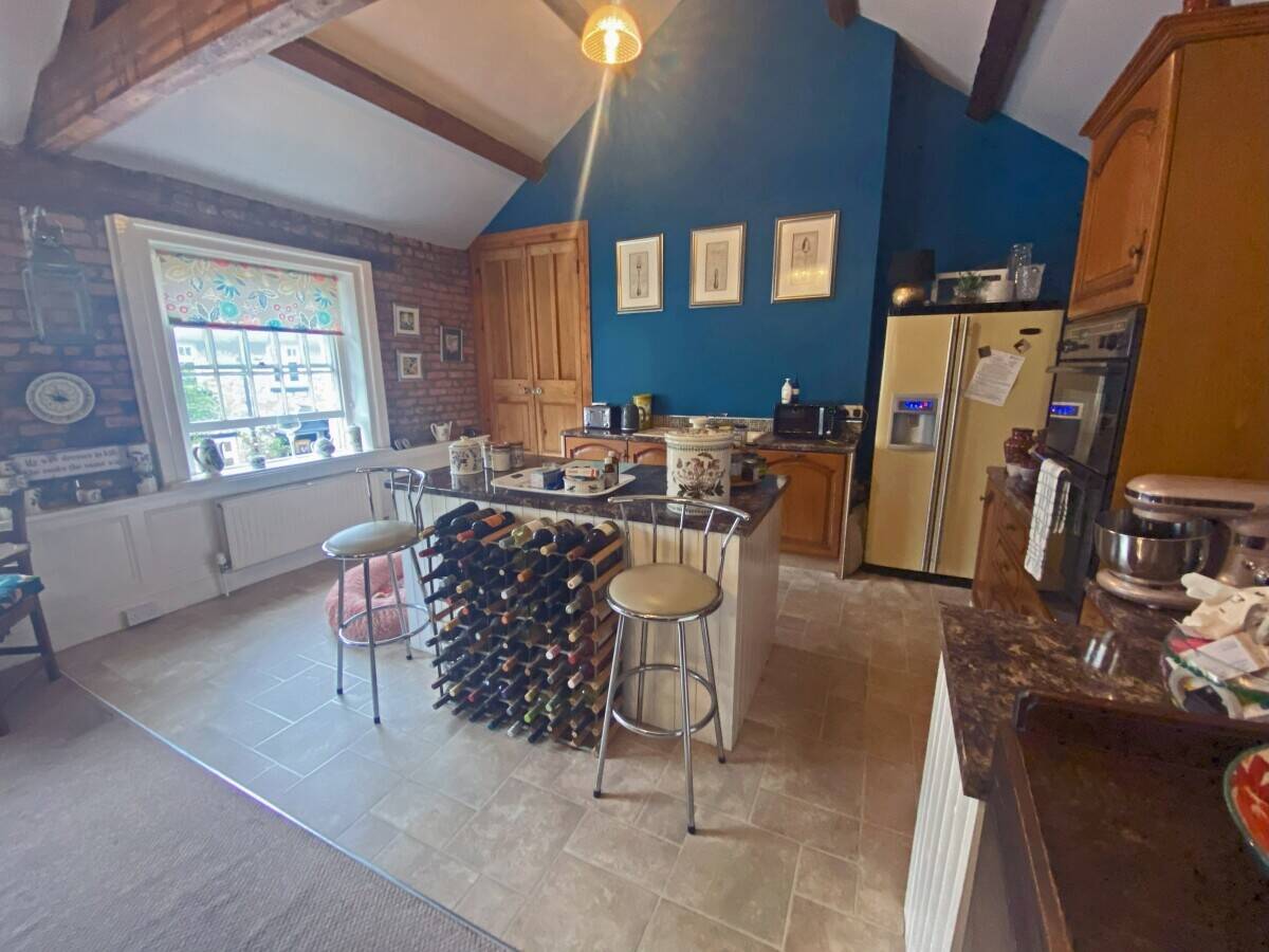 DENBIGHSHIRE – PICTURESQUE 17TH CENTURY VILLAGE PUB & RESTAURANT