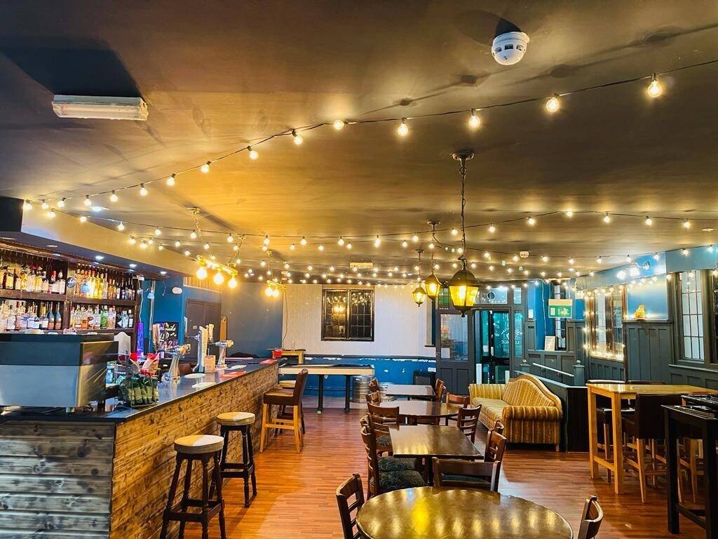 Fully Licensed for pub & bar including takeaway for sale based in croydon 