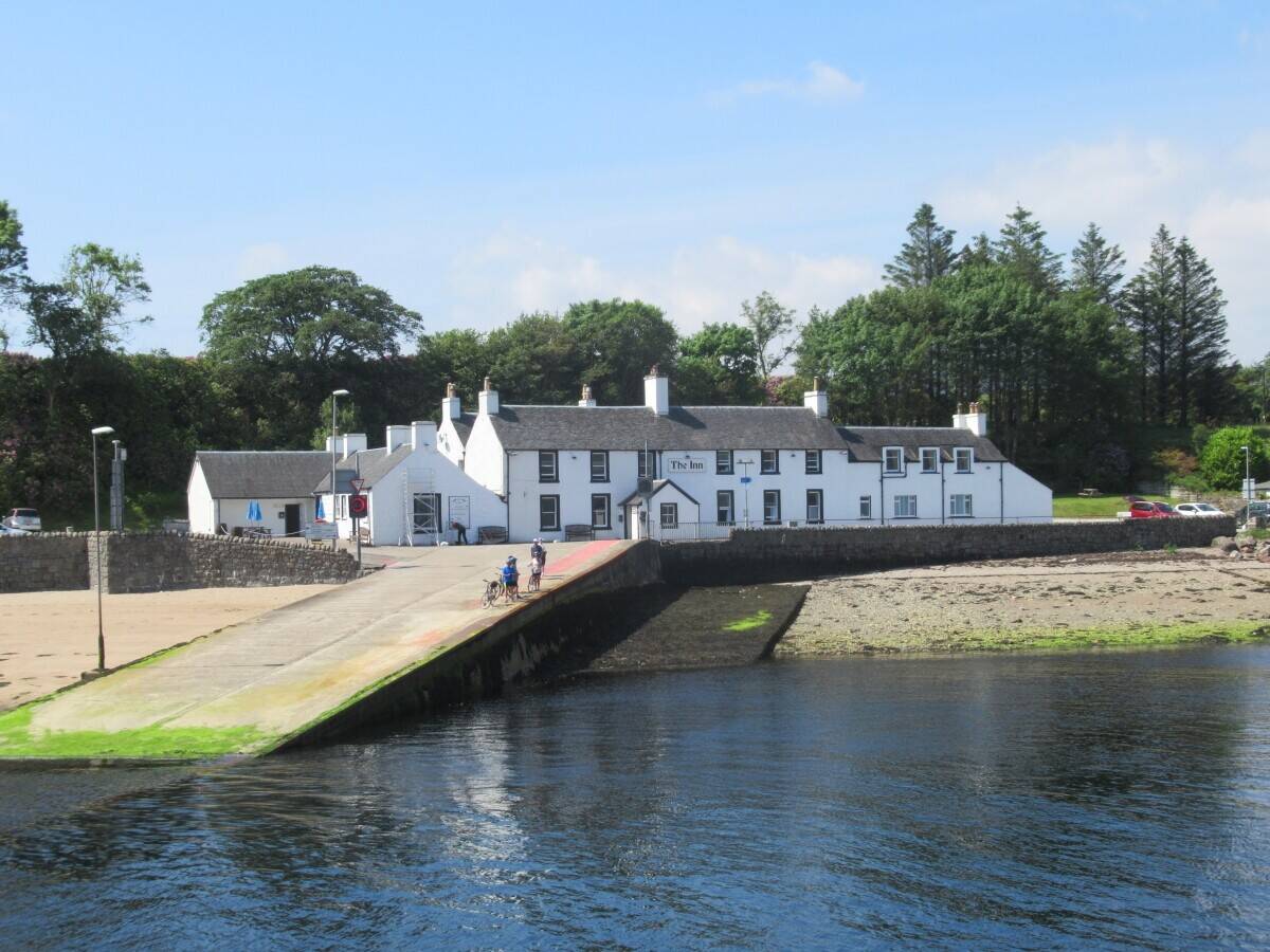 Fabulous Waterside Inn overlooking the Iconic Loch Linnhe - For Sale