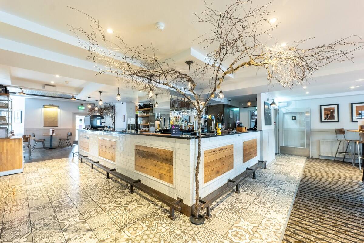 Outstanding Boutique Hotel Opportunity Photo 12