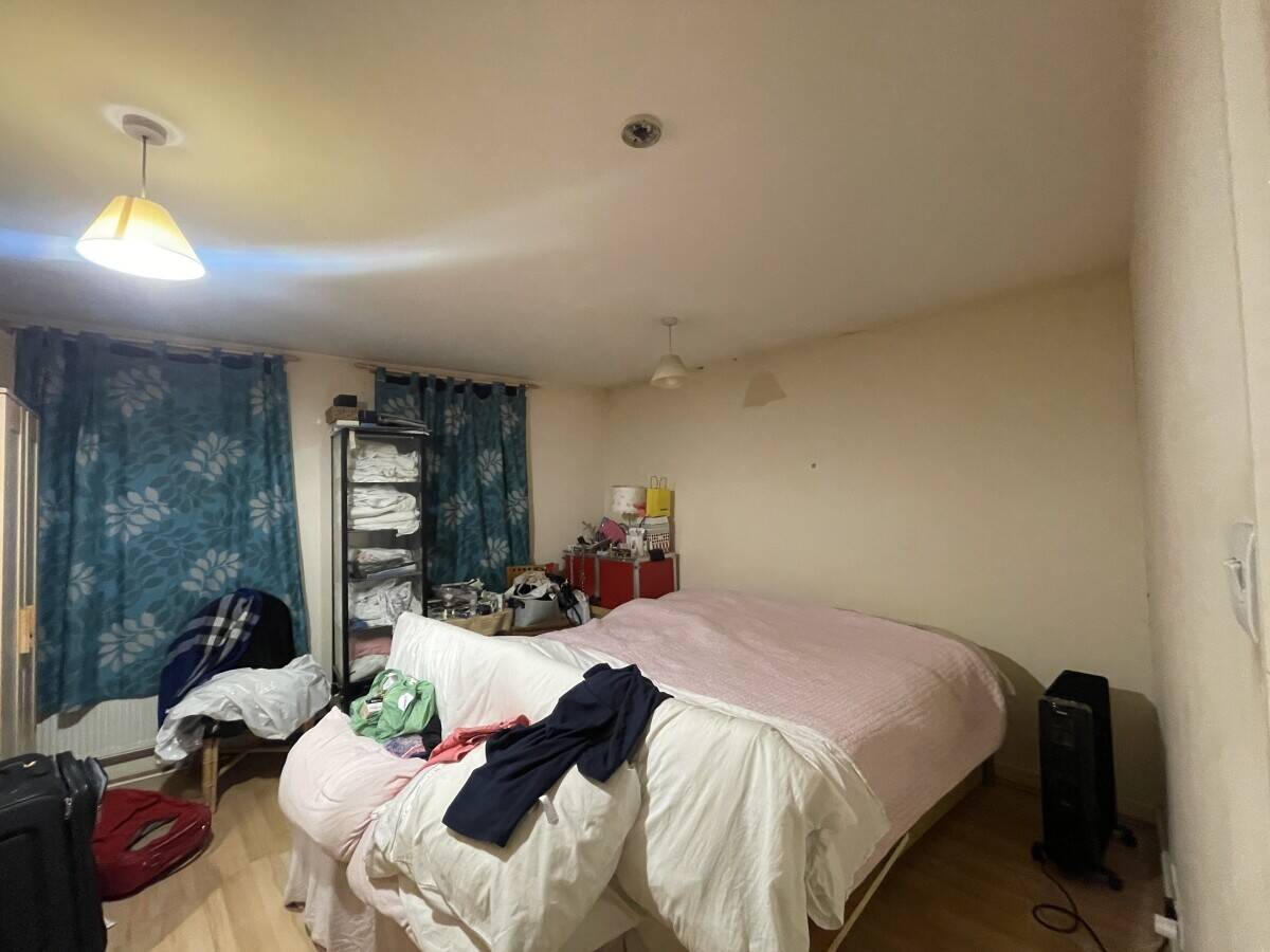 Fully equipped and well established Italian restaurant with one bedroom flat above it
