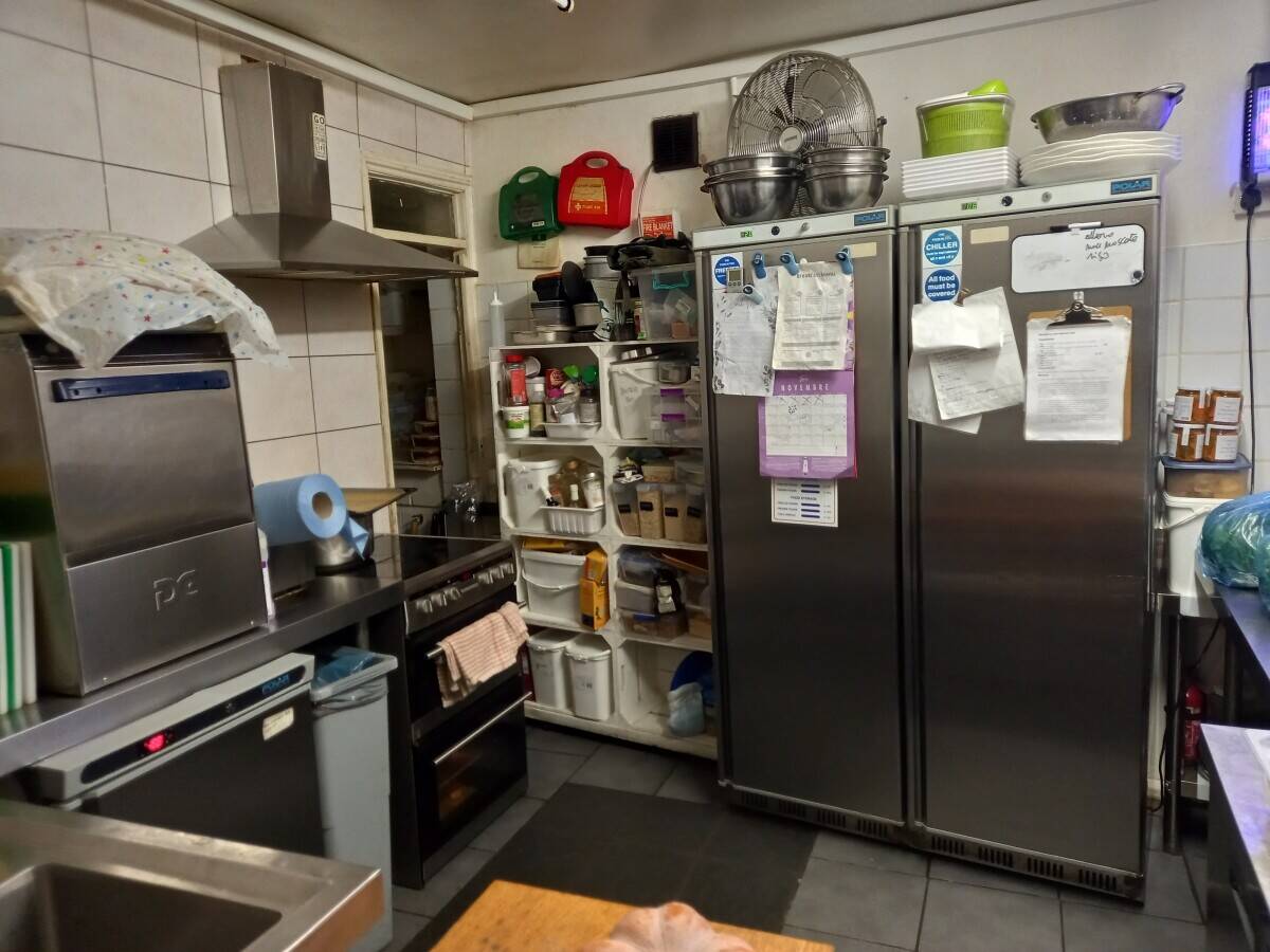 Well-established Italian deli in the heart of Finsbury Park area Photo 12