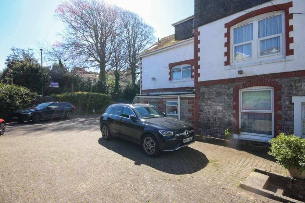 A wonderful Victorian 11-bedroom En suite guesthouse Photo 12