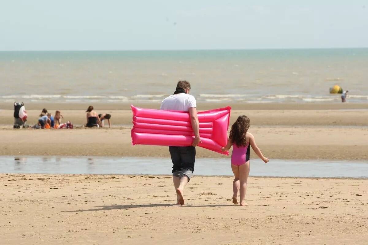 A BEAUTIFULLY-PRESENTED GUEST HOUSE  IN POPULAR SEASIDE VILLAGE OF DYMCHURCH Photo 12