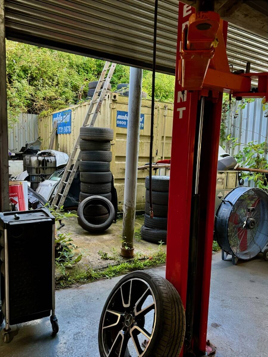 Car repair garage in Cardiff Photo 12