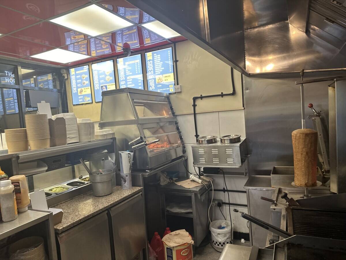Fast food takeaway and seating town centre location 