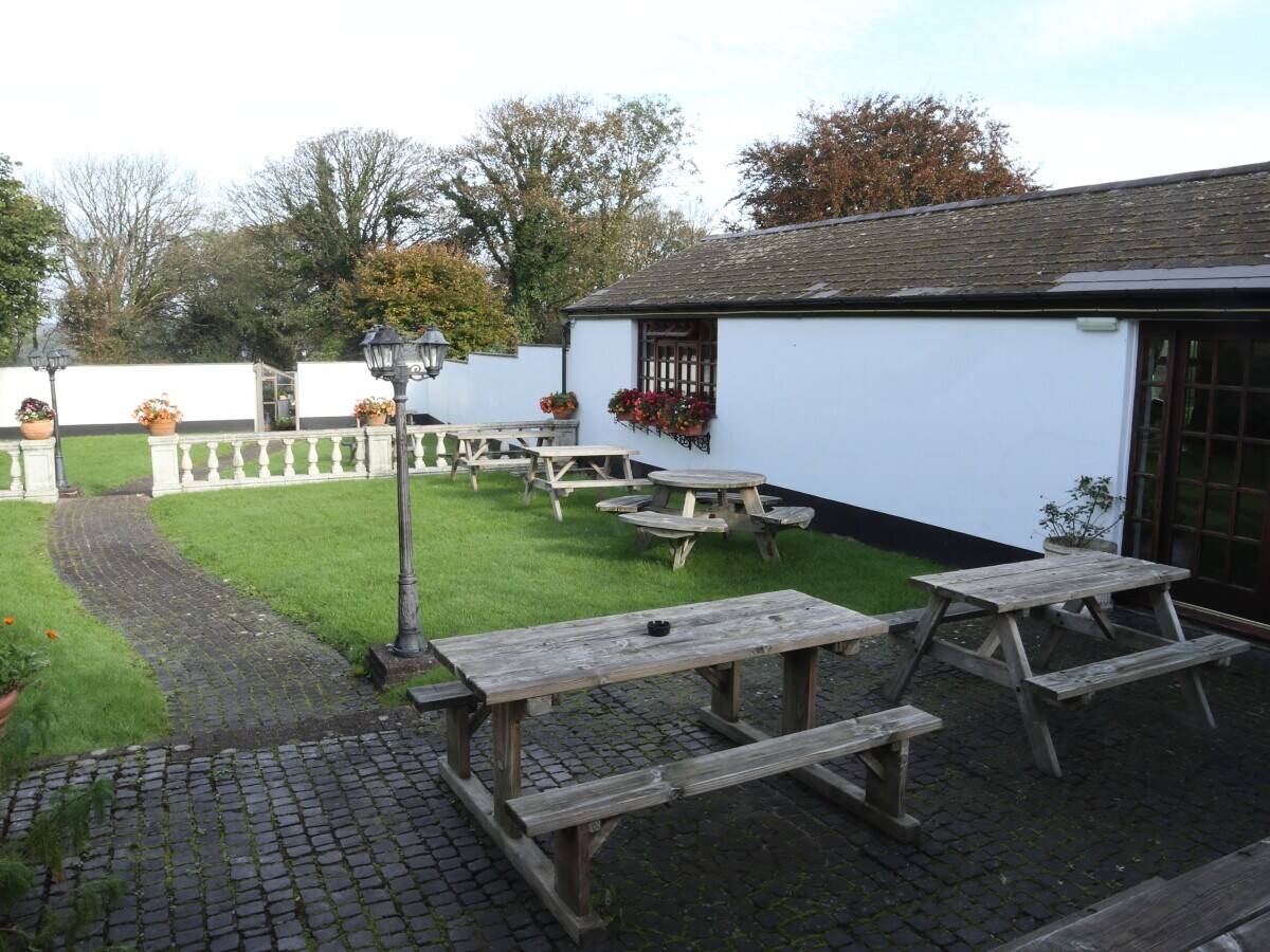 CORNWALL – ESTABLISHED VILLAGE FREEHOUSE WITH LETTING ROOMS ON ATLANTIC HIGHWAY Photo 12